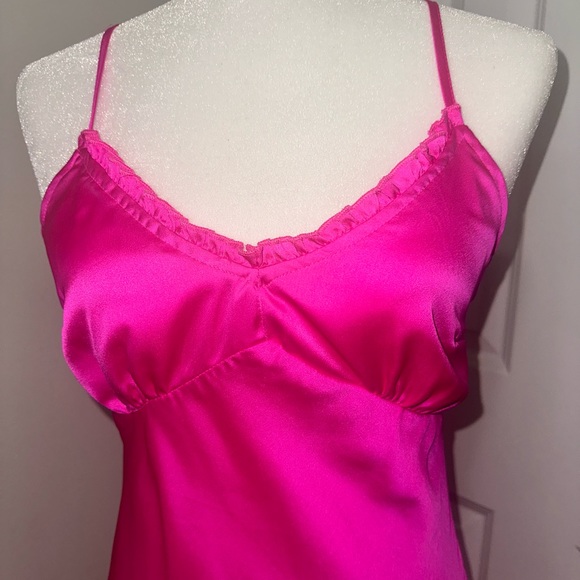 Fuchsia satin dress 💖 - Picture 6 of 8